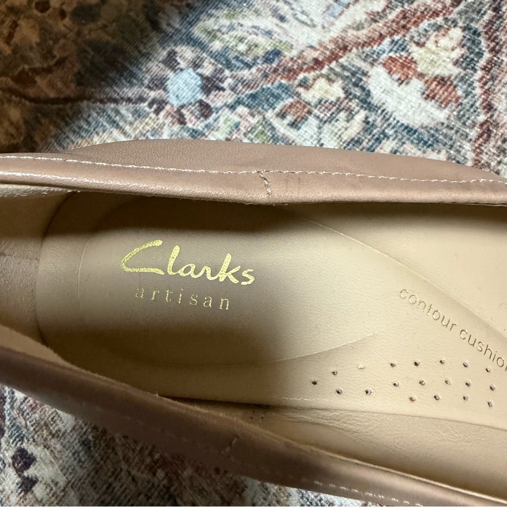 Clarks Artisan Leather Pumps Freva55 Court Praline Leather, Nude, size 9.5 W - Picture 7 of 7